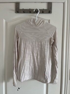 Reebok CrossFit Women's Long Sleeve Light Beige Camo Hoodie Tee